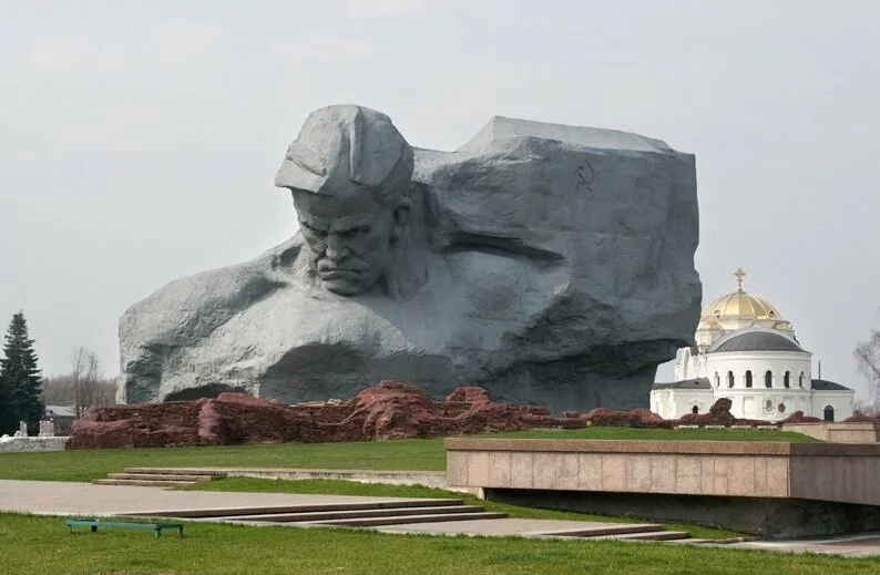 Памятник "Мужество"